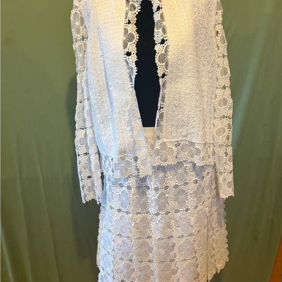 Elie Tahari White Wedding Suit with Intricate Lace - Picture 1 of 7